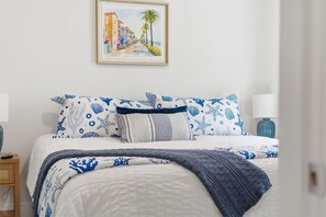 6 bedrooms, WiFi, bed sheets - Pet friendly, walk to the beach, Master Swim Spa & Firepit -Villas of Frangista (Miramar Beach)