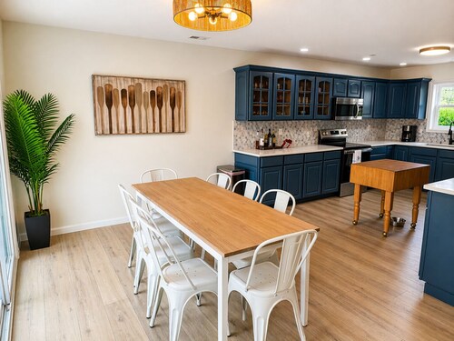 Newly Renovated, Professionally Decorated Lakefront w/ 3 Decks, & Boat Slip