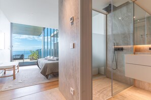 3 bedrooms, desk, iron/ironing board, travel cot - The Elements of Savoy by Atlantic Holiday (Funchal)