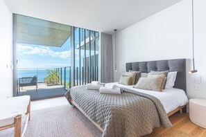 3 bedrooms, desk, iron/ironing board, travel cot - The Elements of Savoy by Atlantic Holiday (Funchal)