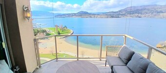 Sunset Waterfront Resort, Crown Jewel of Kelowna. Panoramic Lake Views, floor 18