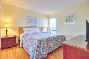 Room - Oceanfront 1 Bedroom Condo in Carolina Beach – Perfect for a Relaxing Getaway! (Carolina Beach)