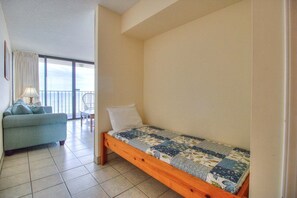 Interior - Oceanfront 1 Bedroom Condo in Carolina Beach – Perfect for a Relaxing Getaway! (Carolina Beach)