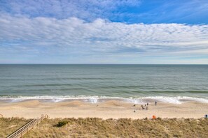Beach - Oceanfront 1 Bedroom Condo in Carolina Beach – Perfect for a Relaxing Getaway! (Carolina Beach)