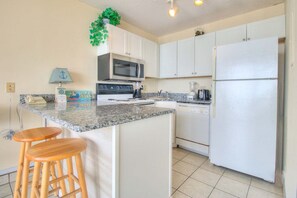 Private kitchen - Oceanfront 1 Bedroom Condo in Carolina Beach – Perfect for a Relaxing Getaway! (Carolina Beach)