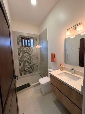 Dusche, Handtücher, Seife, Toilettenpapier