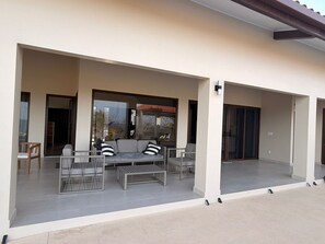 Terrace/patio - Luxury Beach House | Pool & Ocean View (Punta Mala)