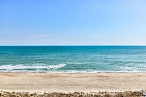Beach - Experience oceanfront bliss at 0705 Palms That Sway, a cozy 1-bedroom retreat in Carolina Beach. (Carolina Beach)