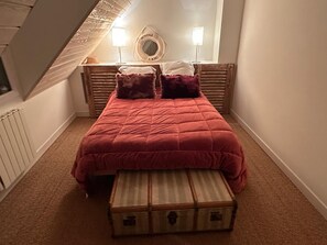 4 bedrooms, iron/ironing board, WiFi, bed sheets - LA MAISON DE LA PLAGE - GIVING (Bangor)