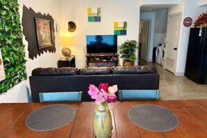 Interior - Sleeps 6 near Downtown,Soccer Stadium,Raceway,Flea Mkt,Dog Park,Wifi,Laundry,Zoo (Nashville)