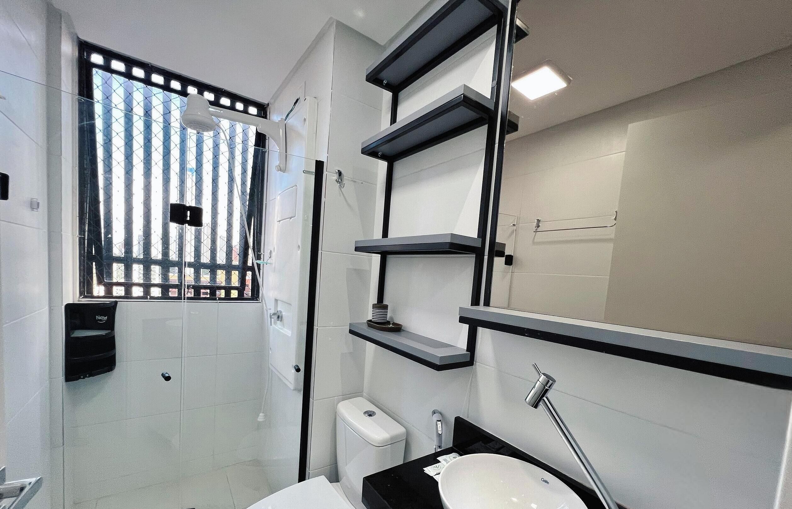 Comfort Apartment | Bathroom | Shower, shampoo