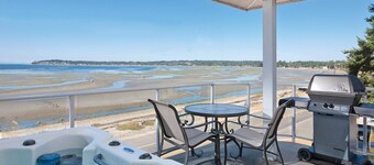 Birch Bay | Group Coastal Escape | Pool + Beach | 3BR Sleeps 8