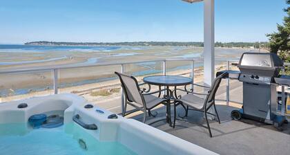 Birch Bay | Group Coastal Escape | Pool + Beach | 3BR Sleeps 8