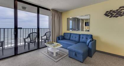 Oceanfront 1-bedroom condo in Carolina Beach, perfect for 6 guests!