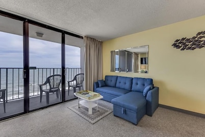 Oceanfront 1-bedroom condo in Carolina Beach, perfect for 6 guests!