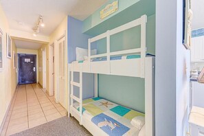 Room - Oceanfront 1-bedroom condo in Carolina Beach, perfect for 6 guests! (Carolina Beach)