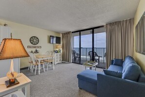 Living area - Oceanfront 1-bedroom condo in Carolina Beach, perfect for 6 guests! (Carolina Beach)