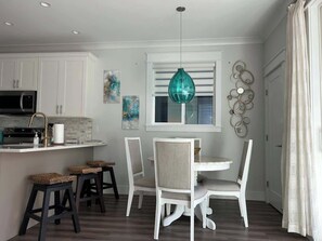 Dining - Tideland @ The Cove Riverwalk Villas (Wilmington)