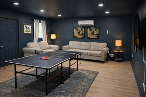 Living area - Spacious 4BR Family Home with Game Room (Raleigh)