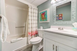 Towels - Oceanfront 2-Bedroom Escape in Carolina Beach - Perfect for 6! (Carolina Beach)