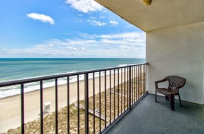 Property grounds - Oceanfront 1-Bedroom Condo at Carolina Beach, sleeps 6 with stunning views. (Carolina Beach)
