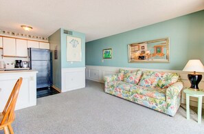 Living area - Oceanfront 1-Bedroom Condo at Carolina Beach, sleeps 6 with stunning views. (Carolina Beach)