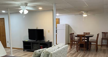 1500 sq feet, full kitchen dining and Living room with 2 Bedrooms Basement Apart