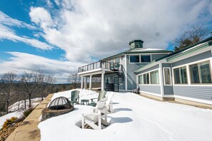 Terrace/patio - The Ultimate Group Escape: Private Mountain w Hot Tub, Pool Table, Massage Chair (Madison)