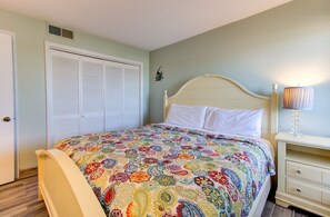 Room - Experience oceanfront bliss at 1002 in Carolina Beach, perfect for 4 guests. (Carolina Beach)