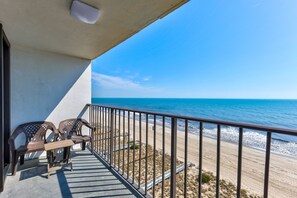 Property grounds - Enjoy oceanfront views from this 1-bedroom gem in Carolina Beach, perfect for 6! (Carolina Beach)