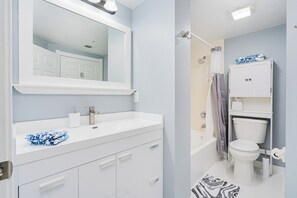 Hair dryer, towels, soap, shampoo - Atlantic Pearl Luxury at Ocean Walk Resort (Daytona Beach)