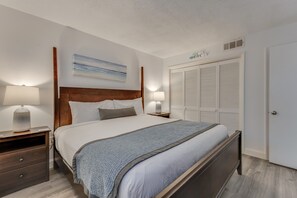 1 bedroom, Internet - Oceanfront charm at 1008 Blue Dolphin, a cozy 1-bedroom in Carolina Beach. (Carolina Beach)