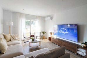 Living area - Full apartment | Luxury and comfort | 10 min Cadiz, Chiclana and beautiful beaches (San Fernando)