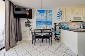 Interior - Oceanfront 1 Bedroom Retreat in Carolina Beach - Enjoy Stunning Views! (Carolina Beach)