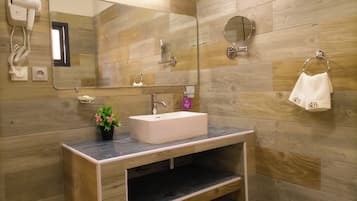 Basic Double Room, City View | Bathroom