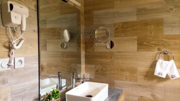 Basic Double Room, City View | Bathroom