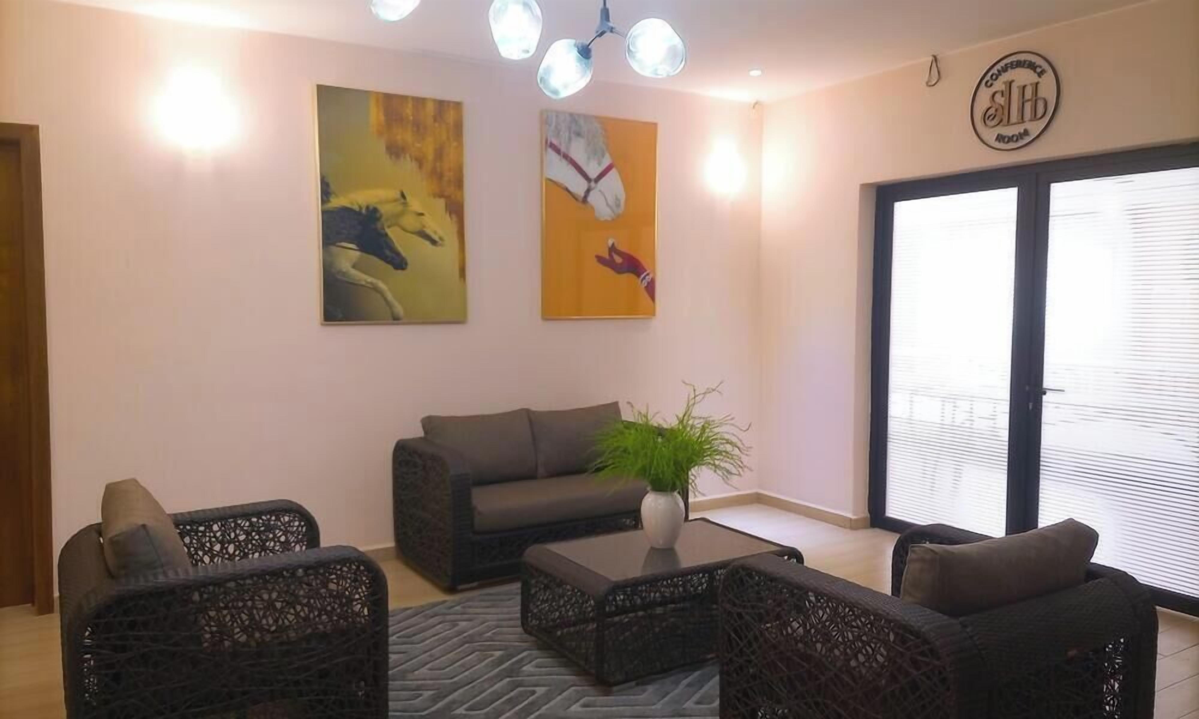 المنشأة من الداخل