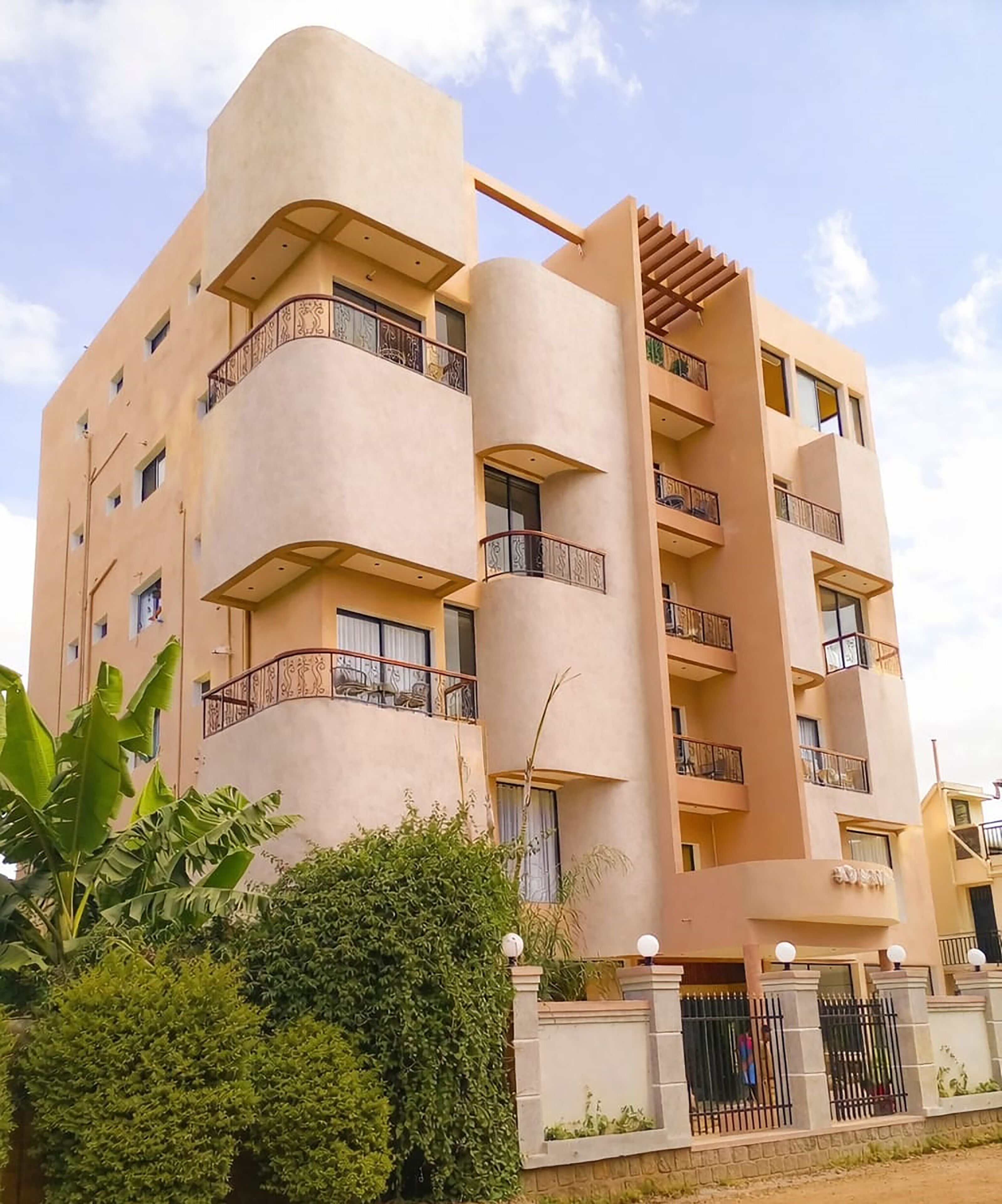 المنشأة من الخارج