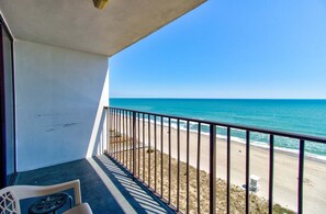 Property grounds - Charming 1-bedroom oceanfront condo in Carolina Beach, perfect for 4 guests! (Carolina Beach)