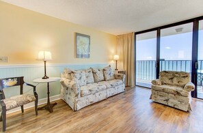Living area - Charming 1-bedroom oceanfront condo in Carolina Beach, perfect for 4 guests! (Carolina Beach)