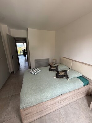 1 chambre, fer et planche à repasser, accès au Wi-Fi (inclus)