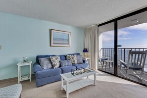 Living area - Oceanfront 1-Bedroom Retreat in Carolina Beach for up to 6 guests! (Carolina Beach)