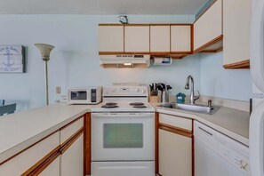 Private kitchen - Oceanfront 1-Bedroom Retreat in Carolina Beach for up to 6 guests! (Carolina Beach)