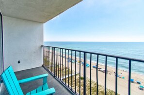 Property grounds - Stunning 1 Bedroom Oceanfront Condo in Carolina Beach, NC for up to 6 guests. (Carolina Beach)