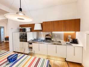 Private kitchen - Elegant Florence Apartment with Private Terrace (Firenze)