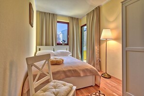 Room - Afrodita - 3bedroom apartment with shared pool (Zadar)