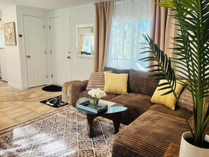 Smart TV - Dafna, Unit 3 - Two bedroom/1 Bath stylish home (Cromberg)