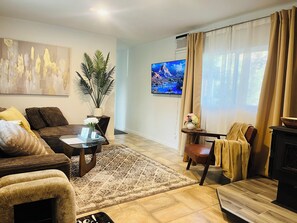 Smart TV - Dafna, Unit 3 - Two bedroom/1 Bath stylish home (Cromberg)