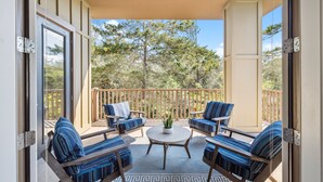 Terrace/patio - 3-bedroom condo in perfect Santa Rosa Beach, FL with pool, beach access & more (Santa Rosa Beach)