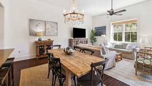 Living area - 3-bedroom condo in perfect Santa Rosa Beach, FL with pool, beach access & more (Santa Rosa Beach)